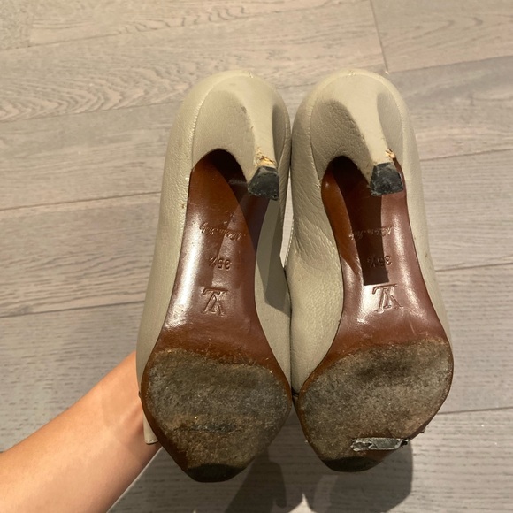 Louis Vuitton pointed toe greige heels - Picture 2 of 4